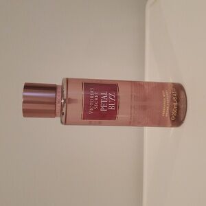 Victoria's secret petal buzz fragrance